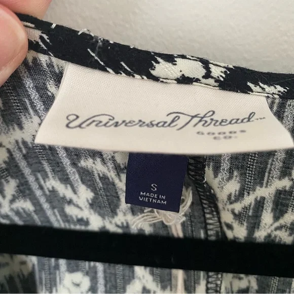 NWT Flowy floral dress - Picture 4 of 6